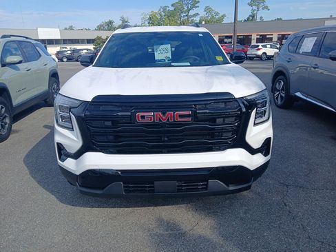 Used 2026 GMC Terrain Elevation w/ Elevation Premium Package FWD image 2