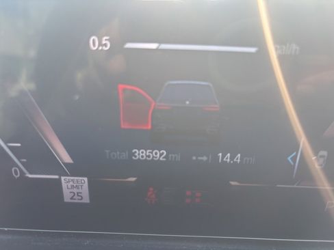 Used 2023 BMW X7 xDrive40i w/ Executive Package image 2