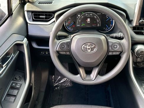 Used 2025 Toyota RAV4 XLE image 20