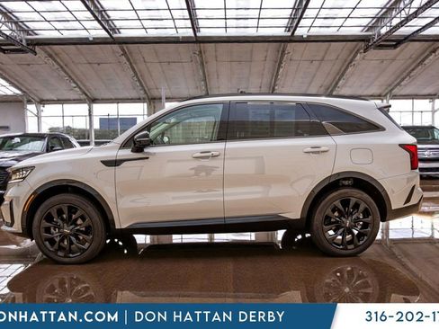 Used 2023 Kia Sorento SX image 2