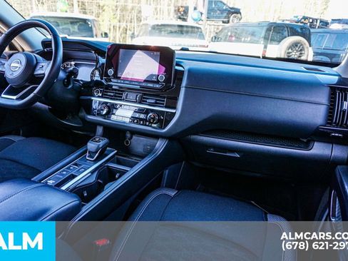 Used 2024 Nissan Pathfinder SV image 27