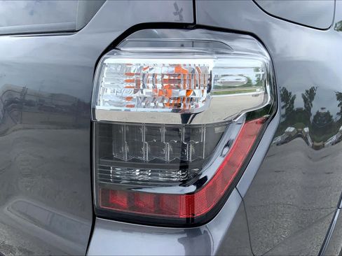 Used 2017 Toyota 4Runner TRD Off-Road Premium AWD/4WD image 30