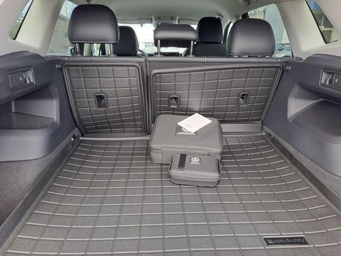 New 2025 Volkswagen Tiguan SE image 27