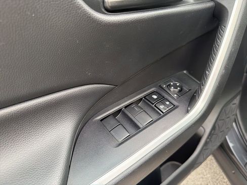 Used 2022 Toyota RAV4 LE image 19