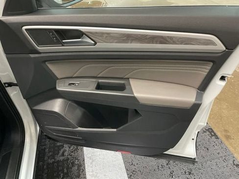 Certified 2022 Volkswagen Atlas Cross Sport SE AWD/4WD image 4