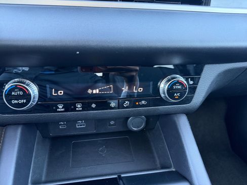 Used 2024 Mitsubishi Outlander SE image 19