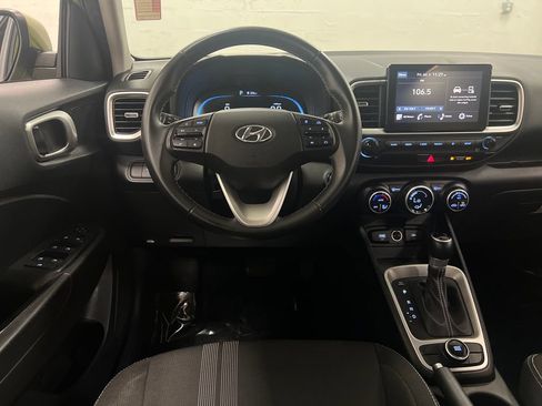 Used 2024 Hyundai Venue SEL FWD image 15