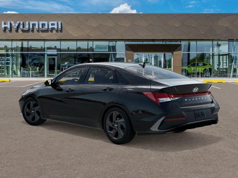 New 2026 Hyundai Elantra SEL Sport FWD image 5