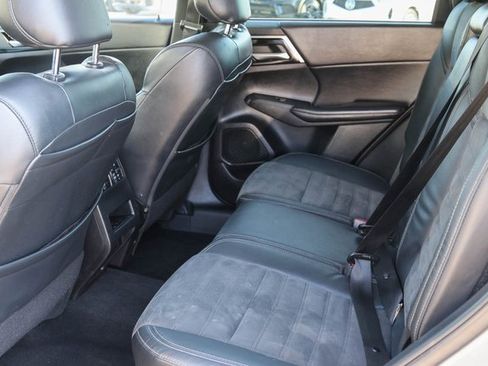 Used 2022 Mitsubishi Outlander SE image 13