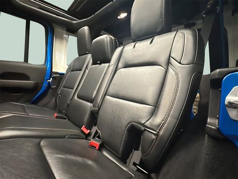 Used 2022 Jeep Wrangler Unlimited Rubicon w/ Xtreme Recon 35" Tire Package image 11