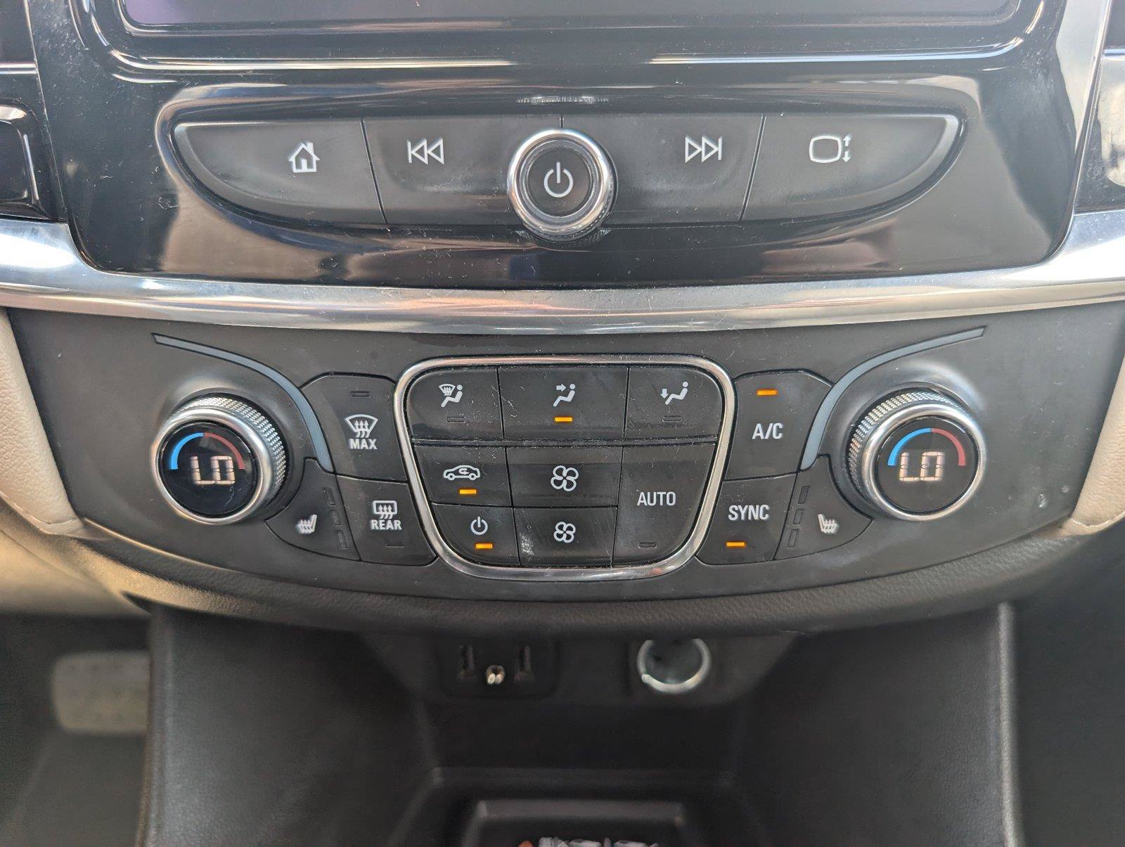 Used 2023 Chevrolet Traverse LT FWD image 17