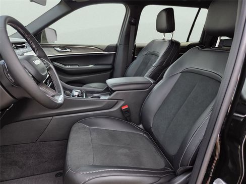 New 2026 Jeep Grand Cherokee L 2WD image 18