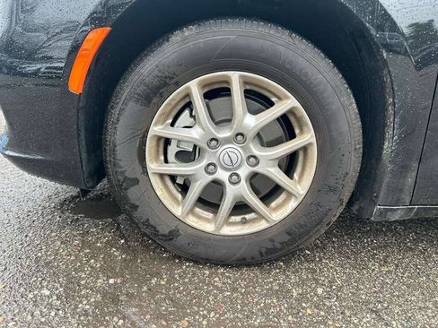 Used 2026 Chrysler Pacifica Select image 9