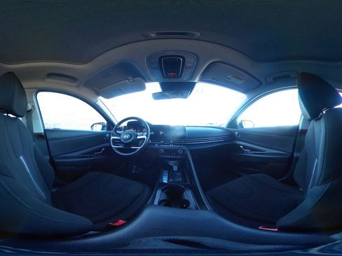 Used 2025 Hyundai Elantra SEL image 38