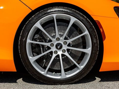 Used 2024 McLaren Artura RWD image 38