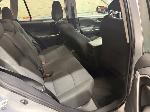 Used 2021 Toyota RAV4 LE AWD/4WD image 21