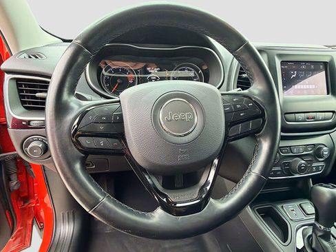 Used 2021 Jeep Cherokee Latitude Plus image 16