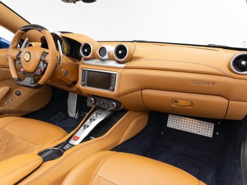 Used 2015 Ferrari California T image 2