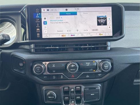 New 2026 Jeep Gladiator Sport image 18