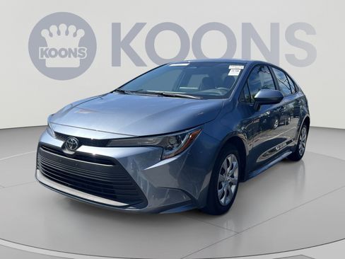 Used 2025 Toyota Corolla LE FWD image 1