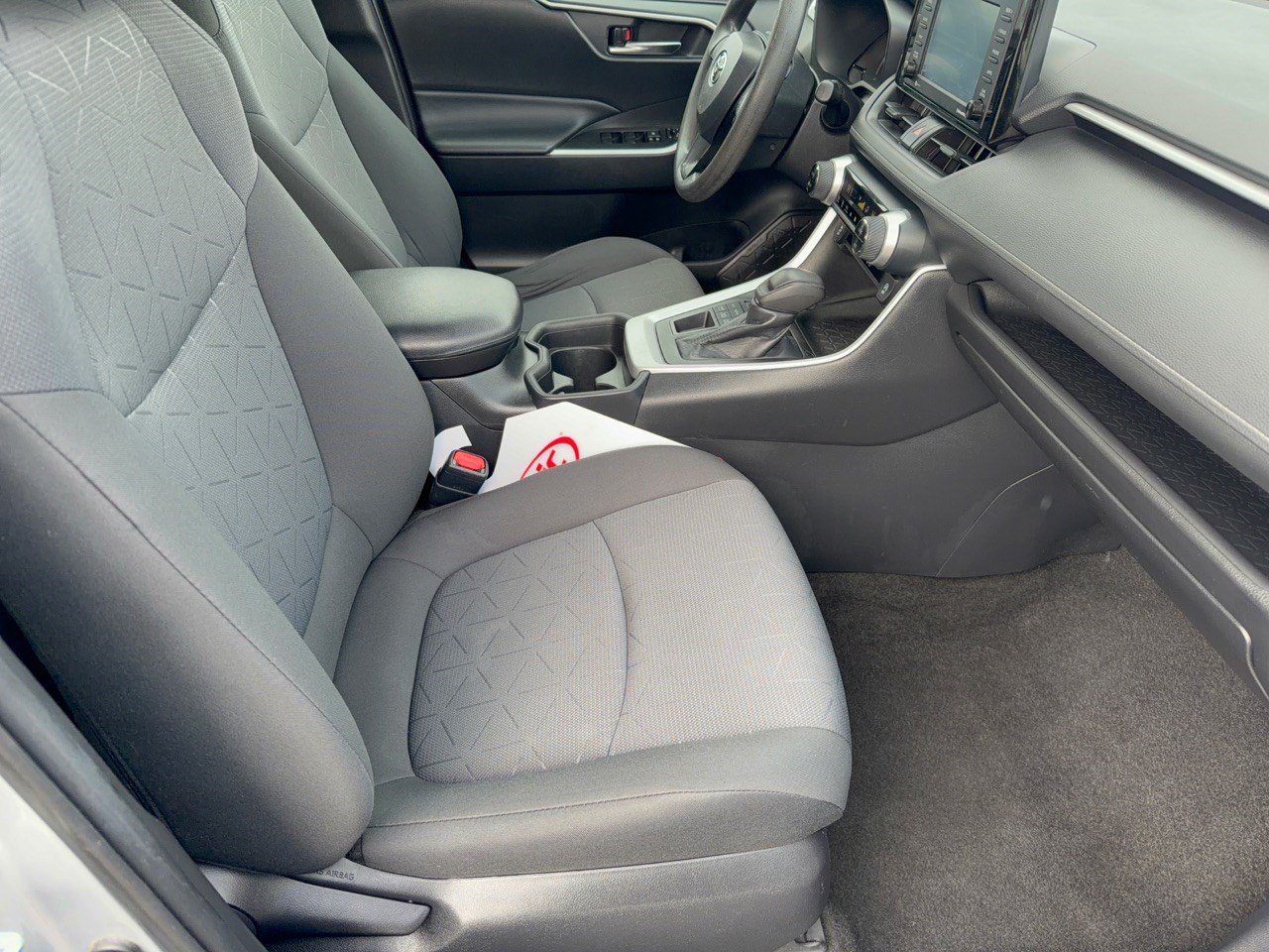 Used 2021 Toyota RAV4 XLE AWD/4WD image 30