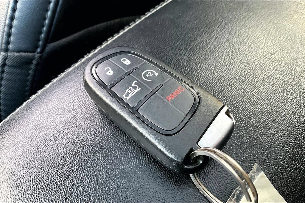 Used 2021 Jeep Cherokee Limited AWD/4WD image 10