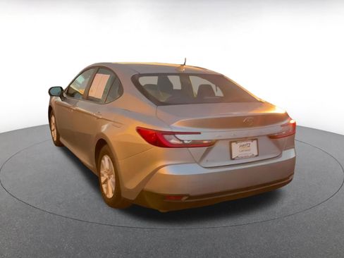 Used 2025 Toyota Camry LE image 11