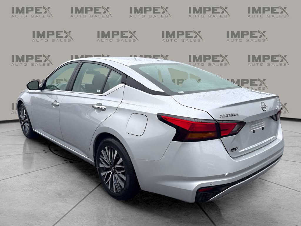Used 2025 Nissan Altima 2.5 SV FWD image 3