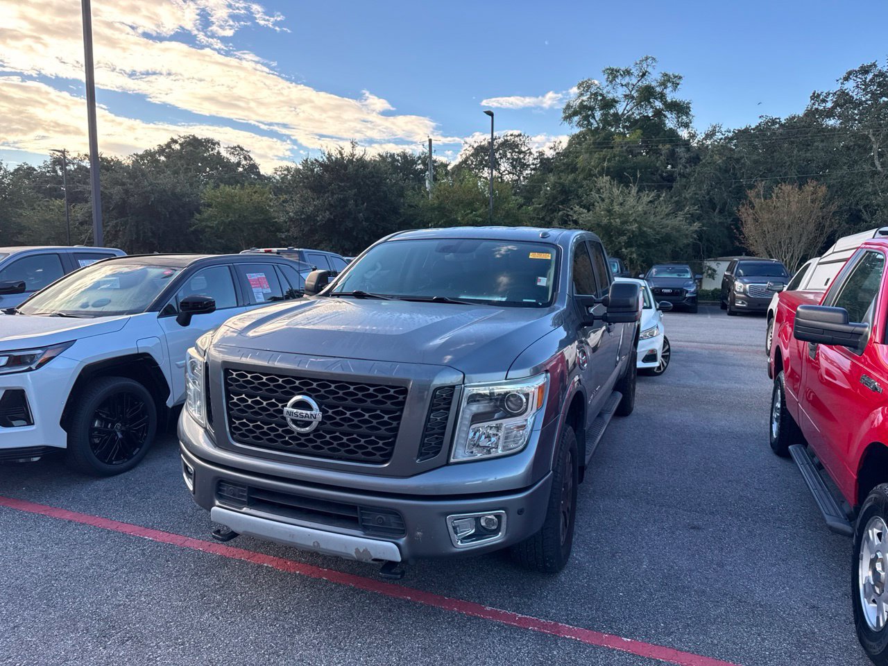 Used 2019 Nissan Titan PRO-4X w/ Pro-4x Convenience Package AWD/4WD image 1