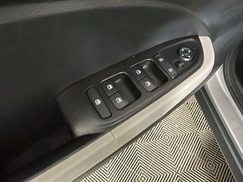 Certified 2023 Hyundai Venue SEL FWD image 10