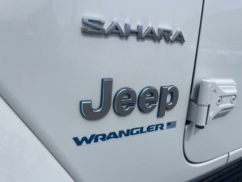 Used 2023 Jeep Wrangler Unlimited Sahara AWD/4WD image 17