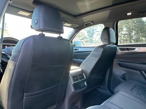 Used 2024 Volkswagen Atlas Cross Sport SE w/ Panoramic Sunroof Package image 21