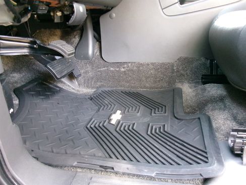 Used 2003 Chevrolet Avalanche 4x4 w/ Suspension Package, Off-Road image 11