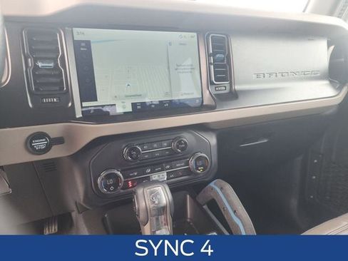 Used 2023 Ford Bronco Wildtrak image 15