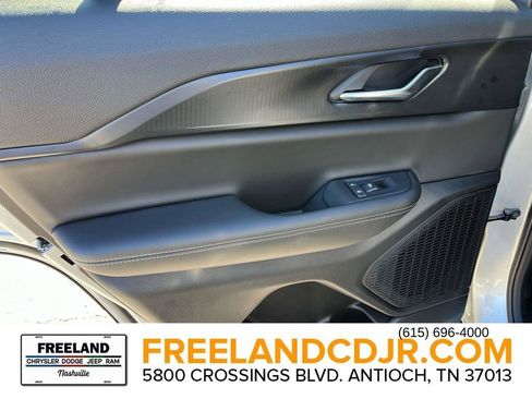 New 2025 Jeep Grand Cherokee 4WD image 17