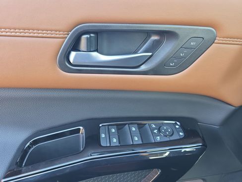 New 2026 Nissan Pathfinder Platinum w/ Cargo Package AWD/4WD image 26