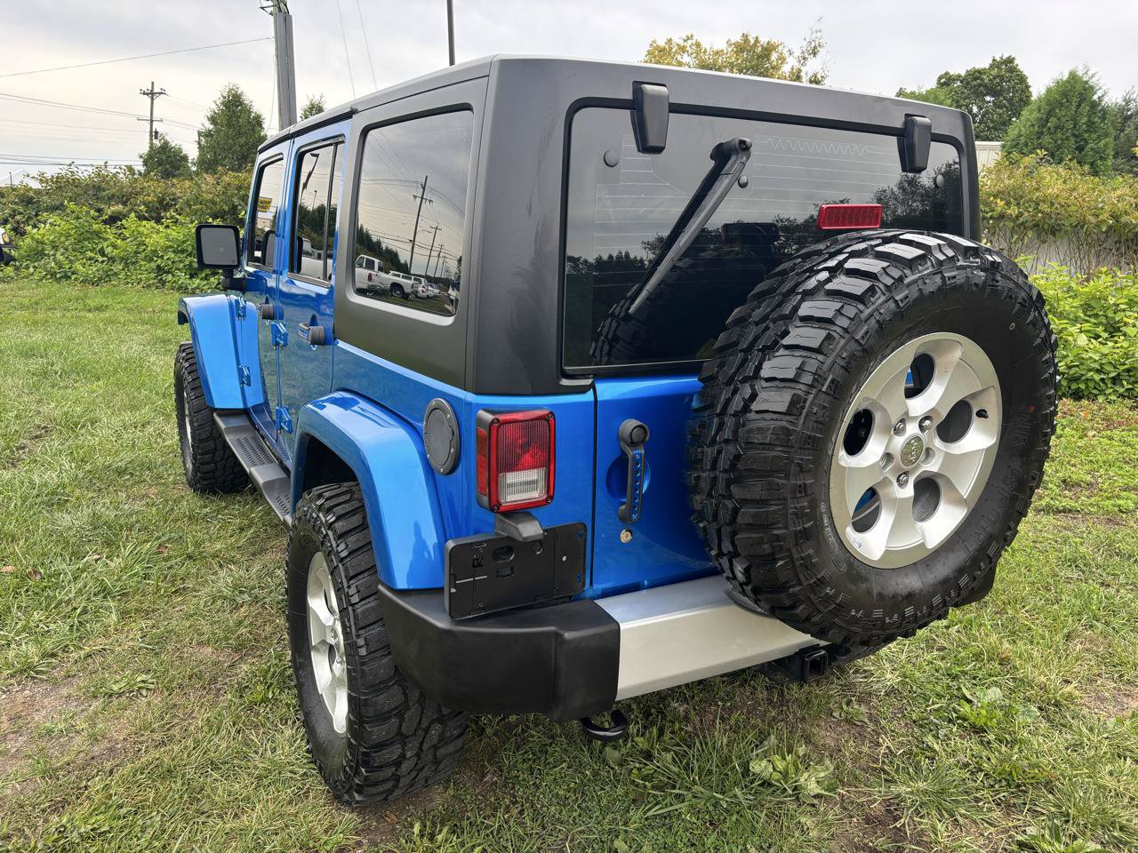 Used 2015 Jeep Wrangler Unlimited Sahara w/ Connectivity Group AWD/4WD image 7