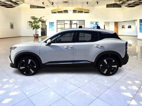 Certified 2025 Nissan Kicks SR FWD image 8
