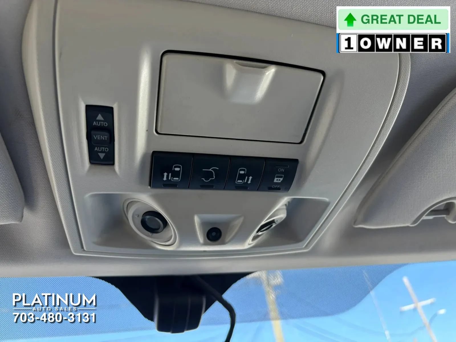 Used 2010 Chrysler Town & Country Limited w/ Entertainment Group #3 FWD image 10