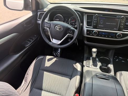 Used 2016 Toyota Highlander Plus AWD/4WD image 21