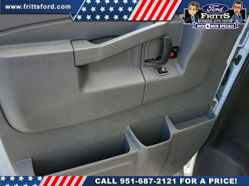 Used 2017 GMC Savana 3500 LT w/ LT Preferred Equipment Group image 12