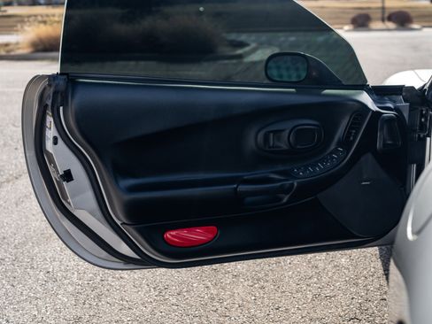 Used 2004 Chevrolet Corvette Z06 w/ Memory Package image 24