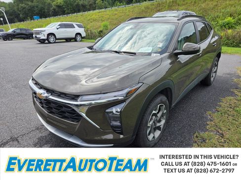 Used 2024 Chevrolet Trax LT w/ LT Convenience Package FWD image 1