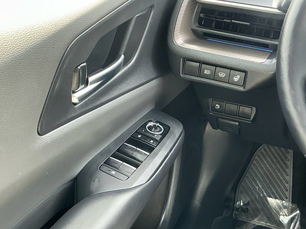 Used 2025 Toyota Prius XLE FWD image 20