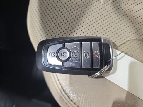 Used 2020 Ford Escape SEL image 36