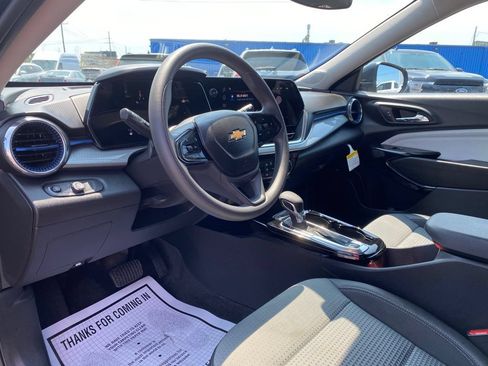 Used 2026 Chevrolet Trax LT FWD image 8