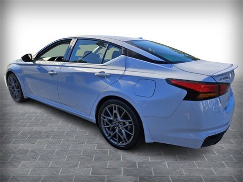 Used 2024 Nissan Altima 2.0 SR image 5