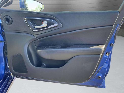 Used 2015 Chrysler 200 Limited image 19