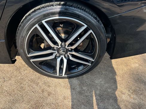 Used 2016 Honda Accord Touring image 9