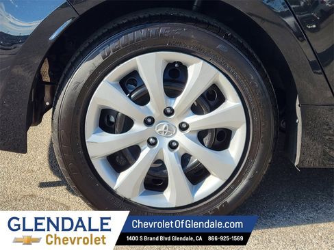 Used 2023 Toyota Corolla LE image 6